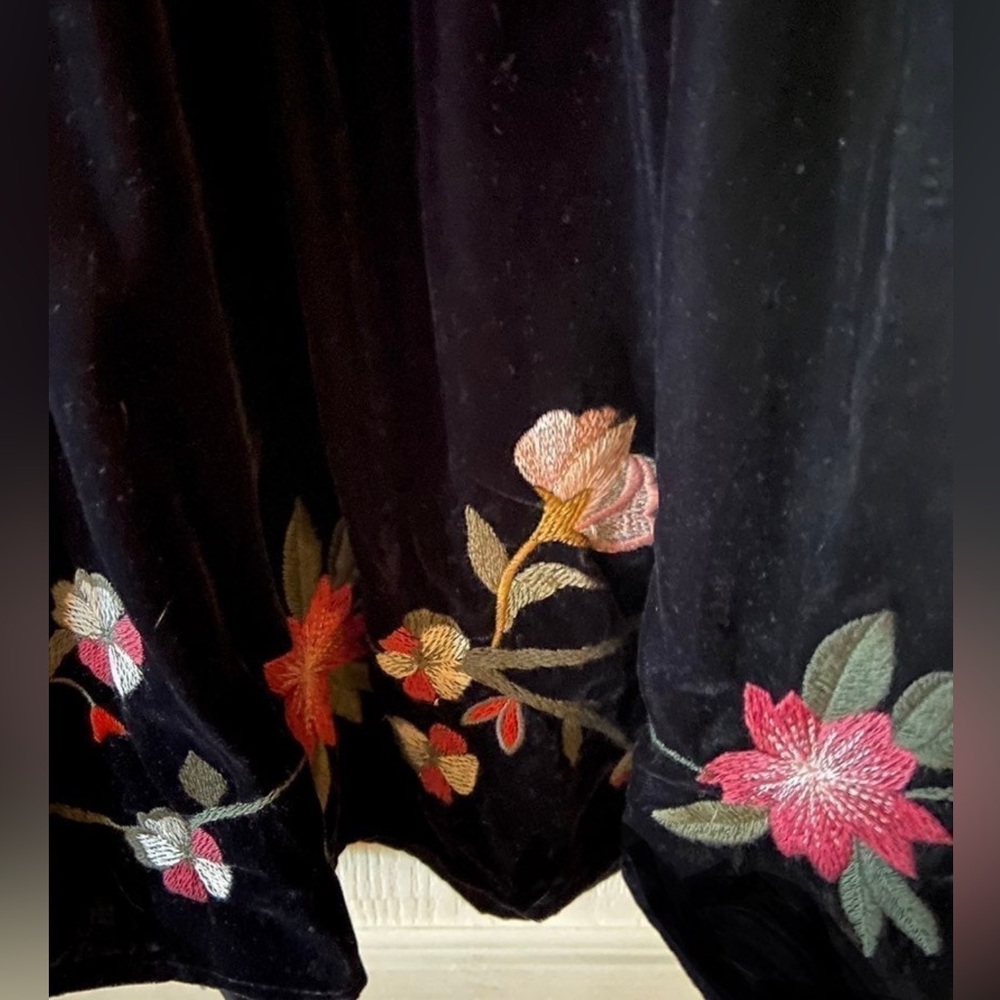 Black Velvet Floral Embroidery Dress 20” Bust, 15” Waist, 38.5” L. PRICE IS FIRM - Picture 5 of 7